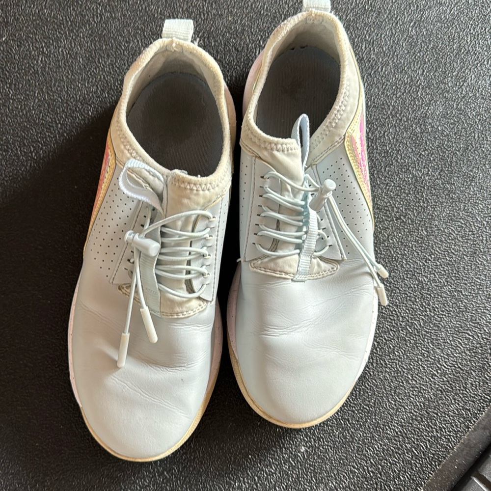 Clove sneakers
